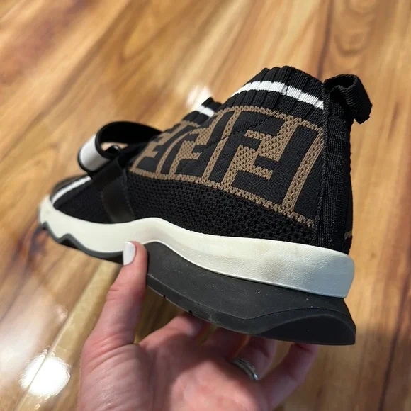 Fendi Sneakers with Box - Picture 4 of 10